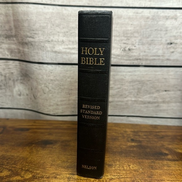 HOLY BIBLE RSV 1952 Thomas Nelson Black Faux Leather & Gilt Lettering VINTAGE - Picture 1 of 4